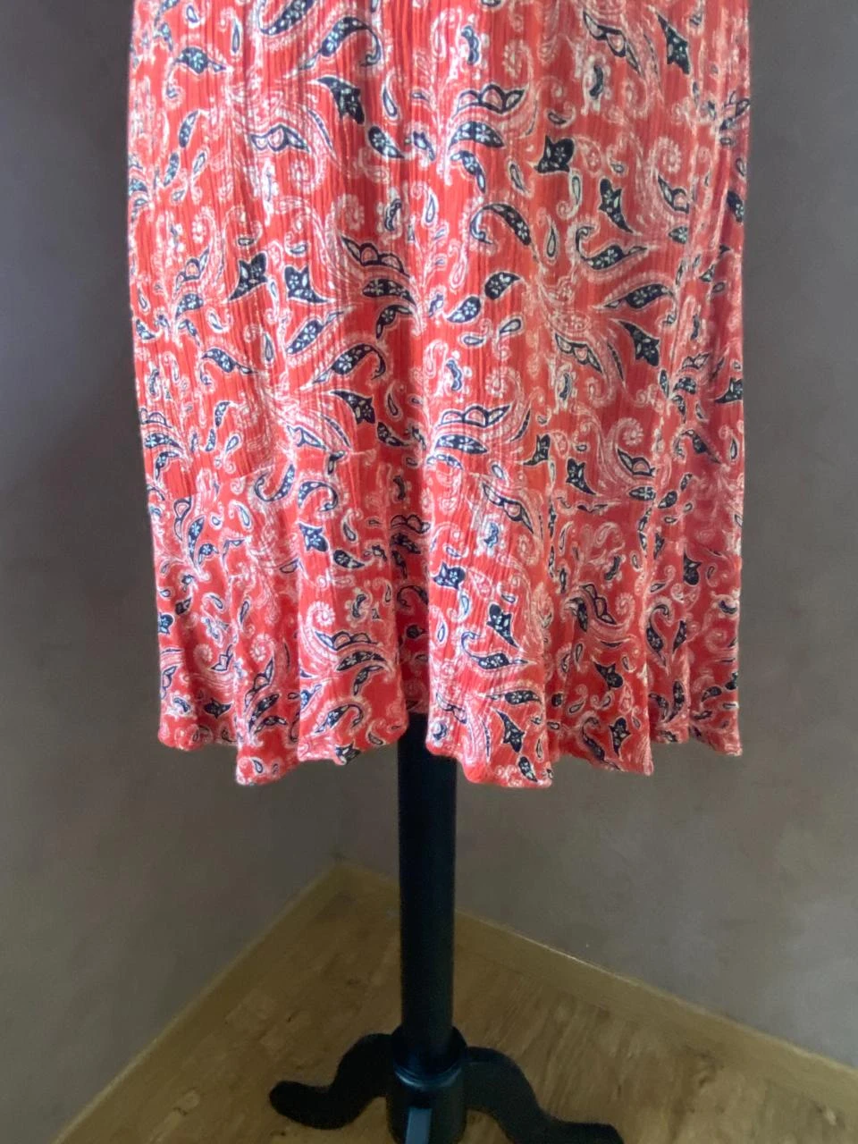 Vestido AN'GE T36 rojo con estampado de cachemira – fluido, viscosa, escote envolvente – photo 8